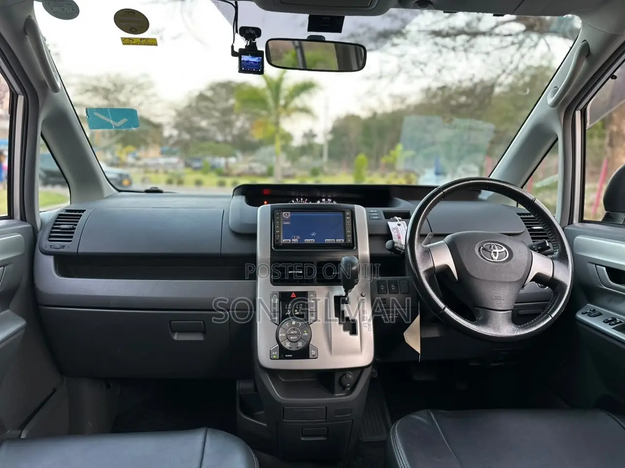 Toyota Noah 2007 Silver