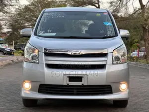 Toyota Noah 2007 Silver