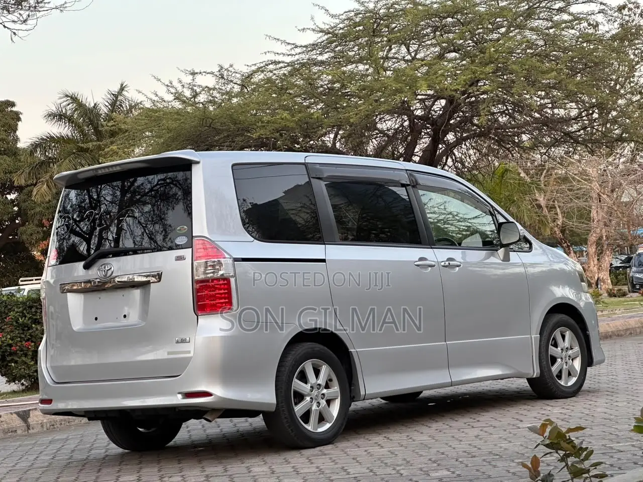 Toyota Noah 2007 Silver