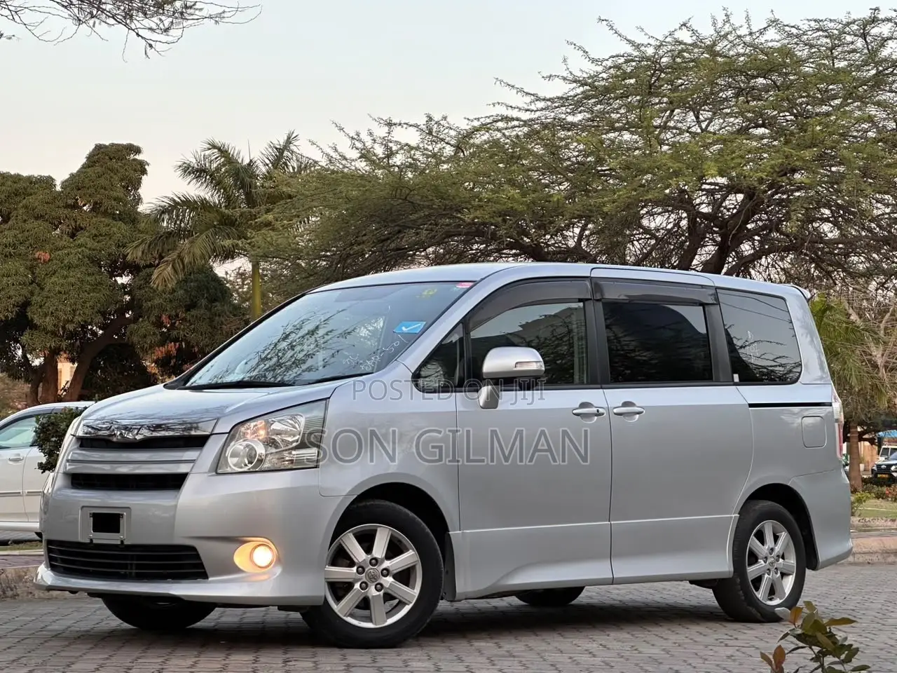 Toyota Noah 2007 Silver