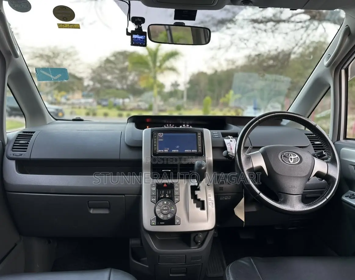 Toyota Noah 2008 Silver