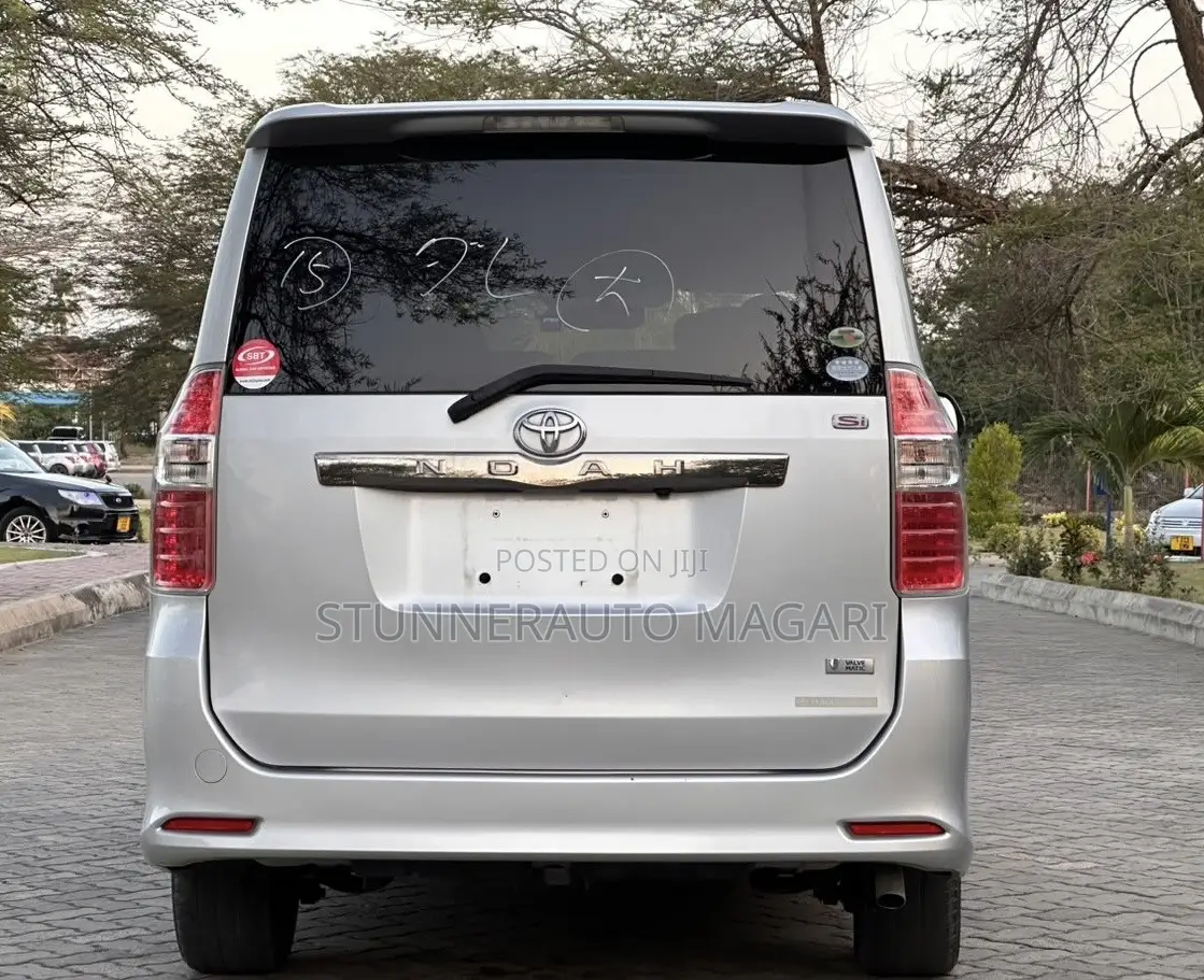 Toyota Noah 2008 Silver