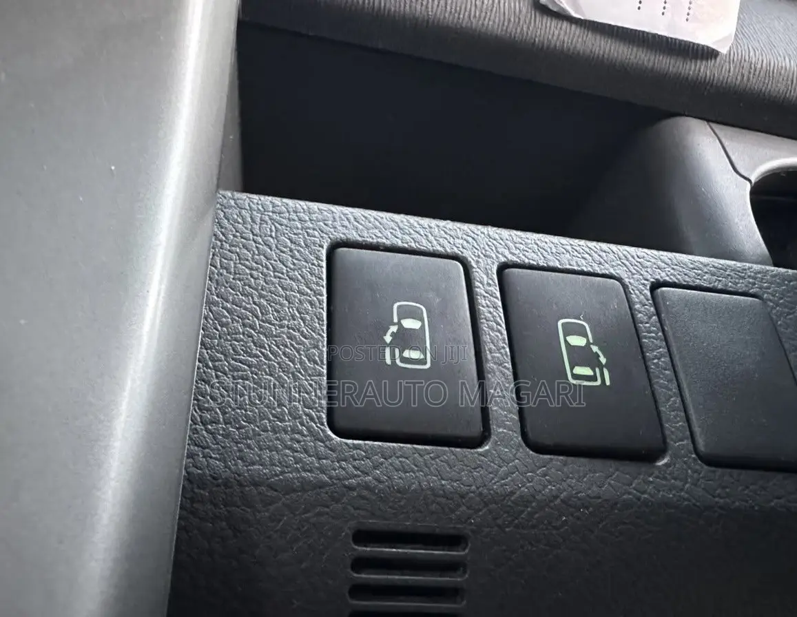 Toyota Noah 2008 Silver