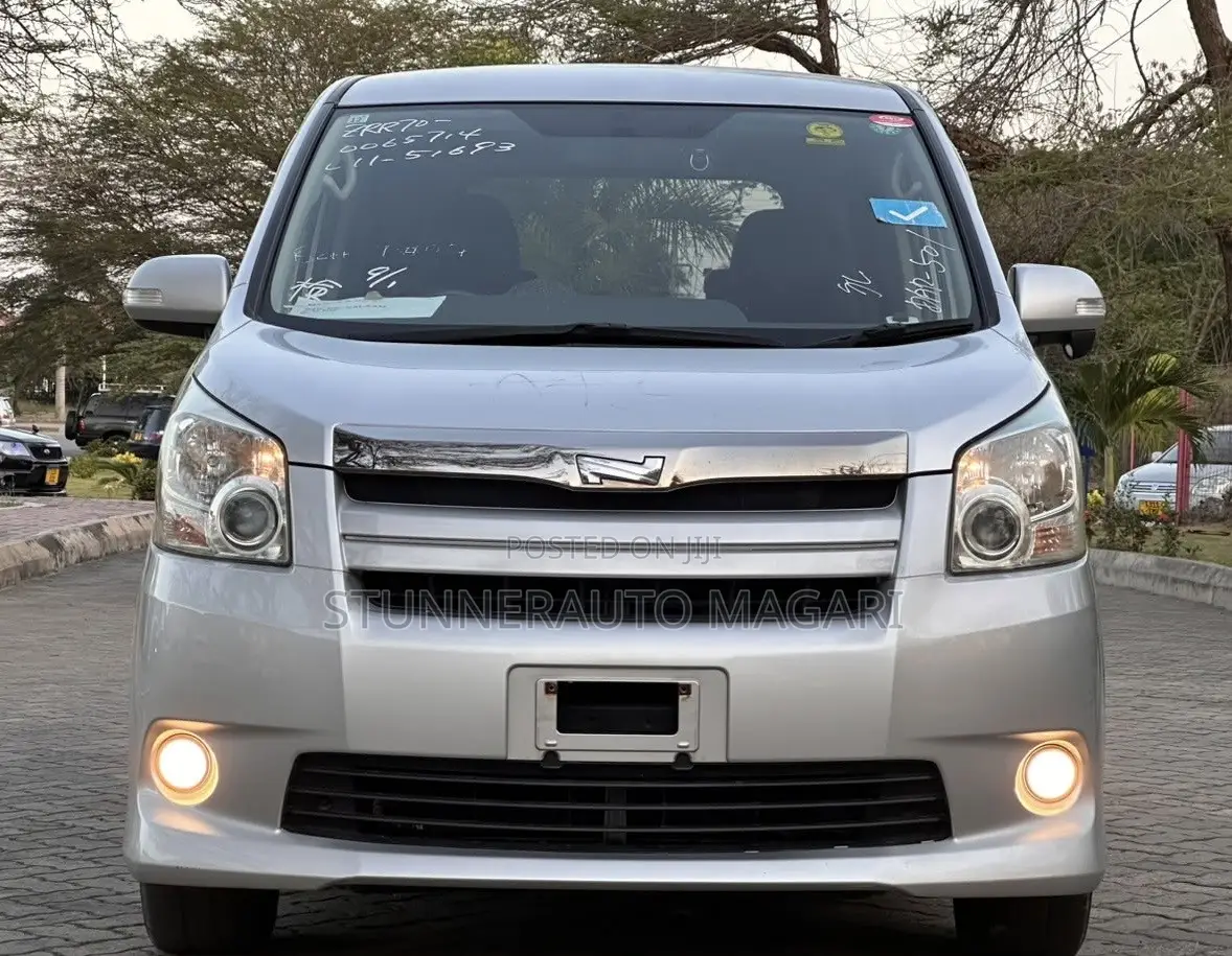 Toyota Noah 2008 Silver