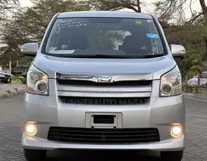 Toyota Noah 2008 Silver