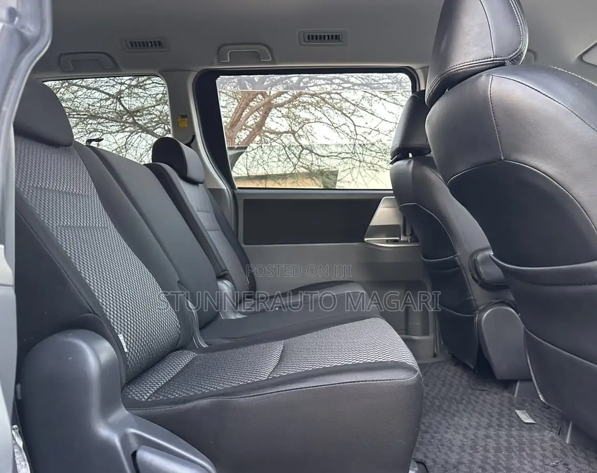Toyota Noah 2008 Silver