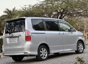 Toyota Noah 2008 Silver