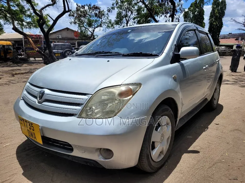 Toyota IST 2004 Silver