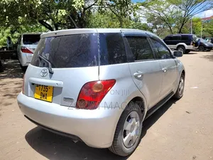 Toyota IST 2004 Silver