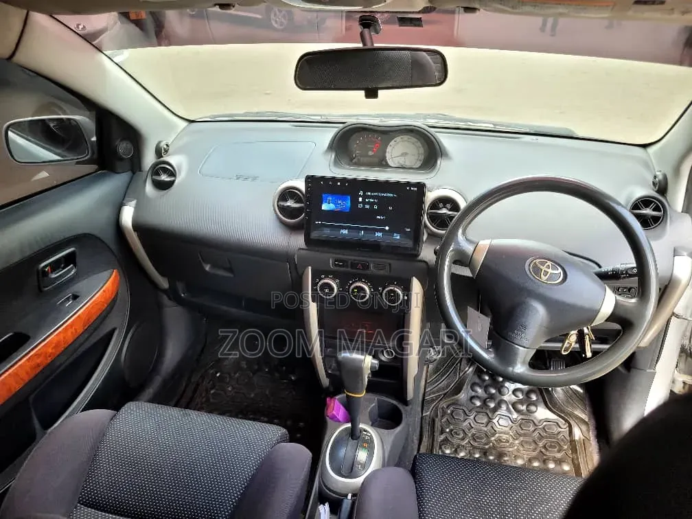 Toyota IST 2004 Silver
