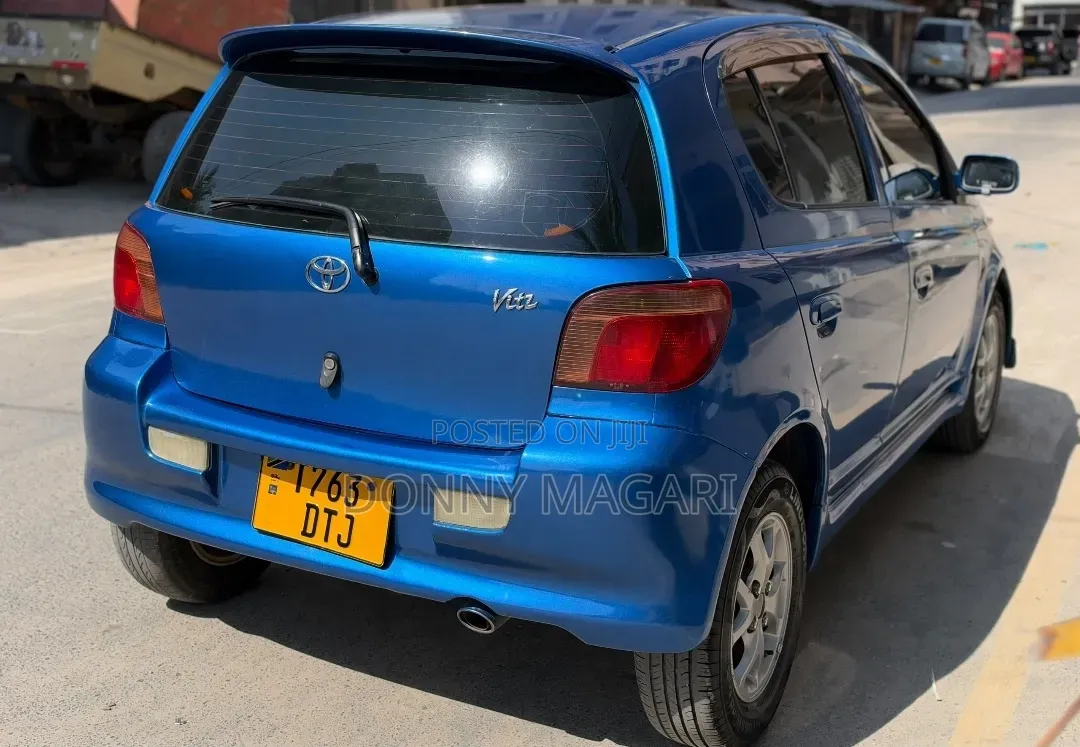Toyota Vitz 2005 Blue