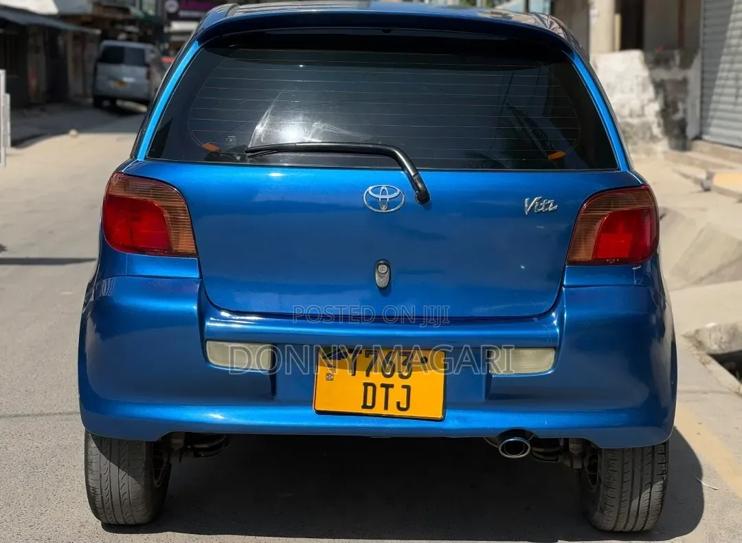 Toyota Vitz 2005 Blue