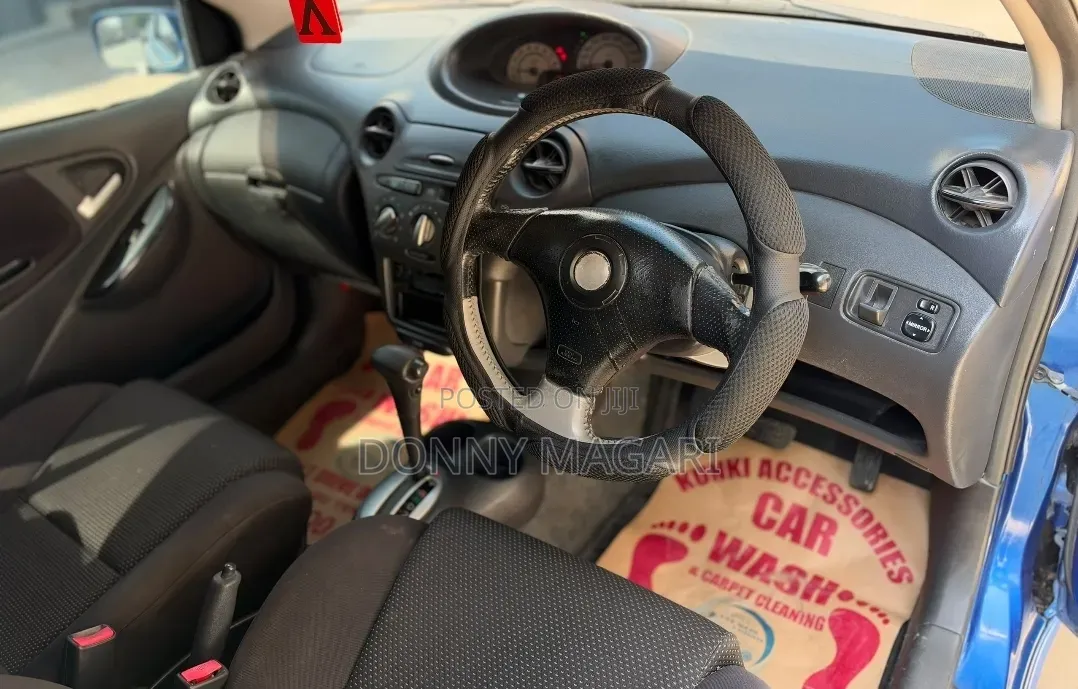 Toyota Vitz 2005 Blue