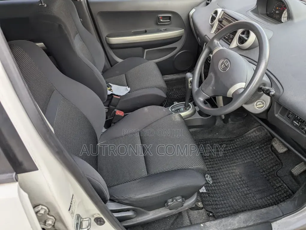 Toyota IST 2003 Off white