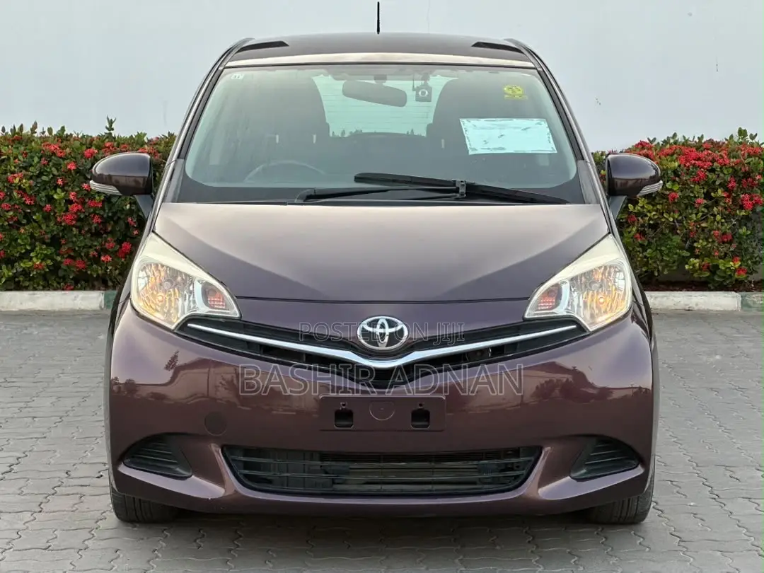 Toyota Ractis 1.5 FWD 2012 Maroon