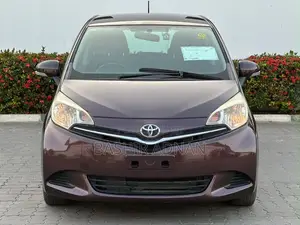 Toyota Ractis 1.5 FWD 2012 Maroon