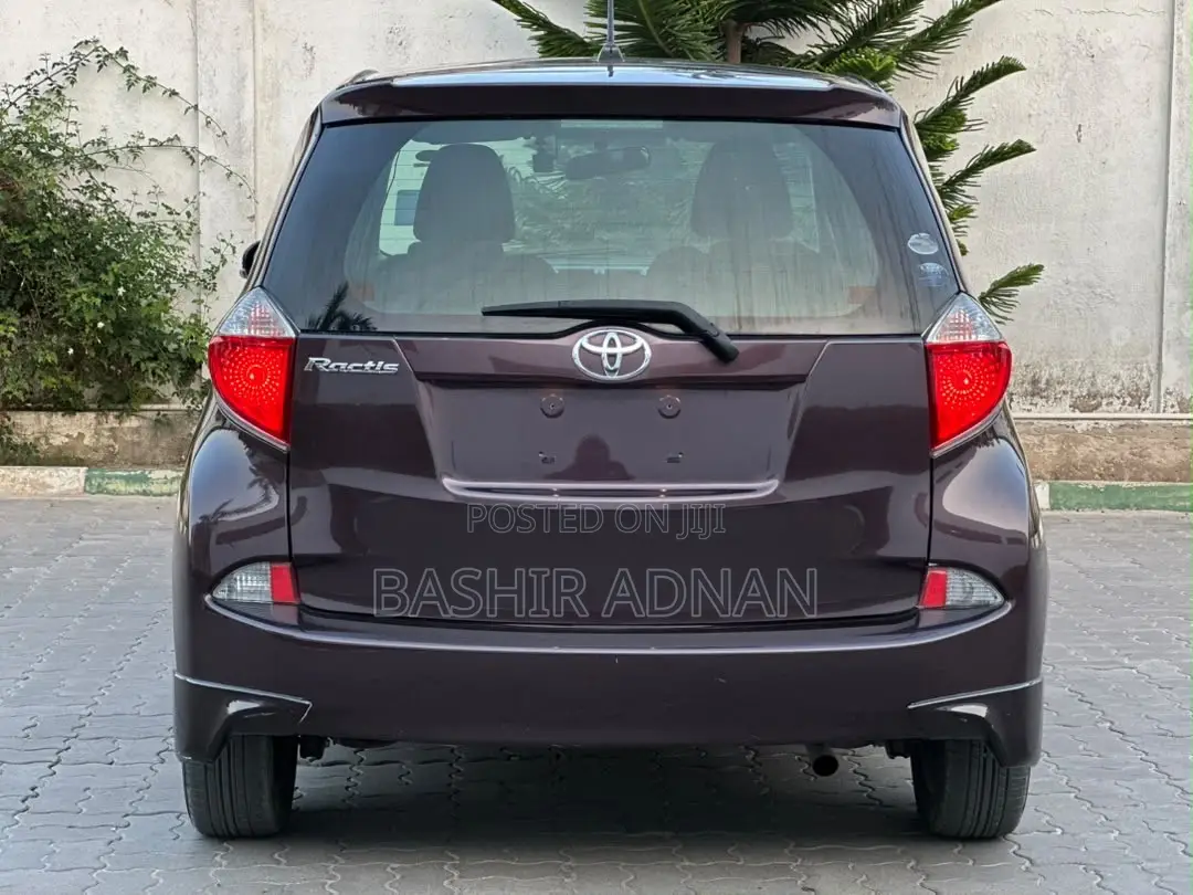 Toyota Ractis 1.5 FWD 2012 Maroon