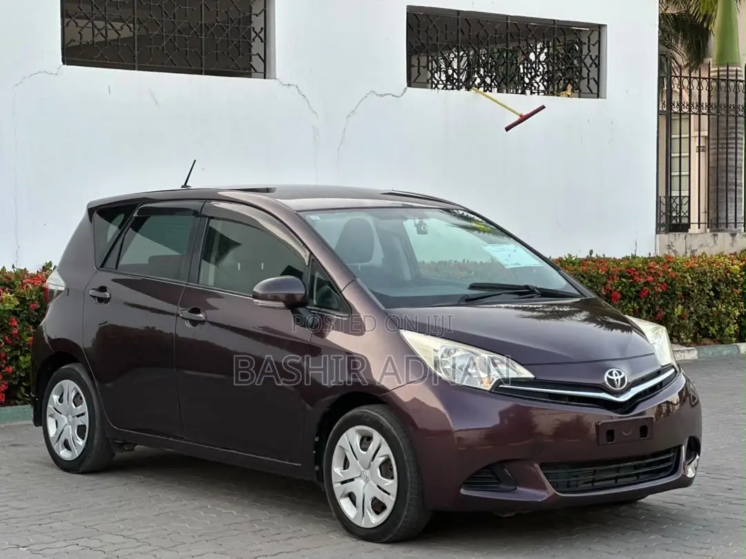 Toyota Ractis 1.5 FWD 2012 Maroon