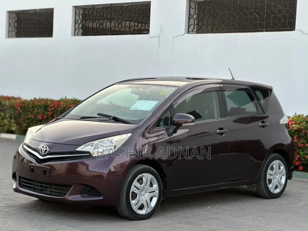 Toyota Ractis 1.5 FWD 2012 Maroon
