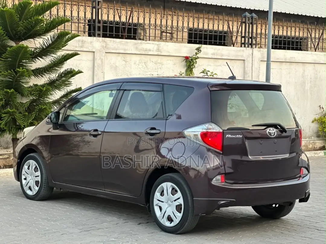 Toyota Ractis 1.5 FWD 2012 Maroon