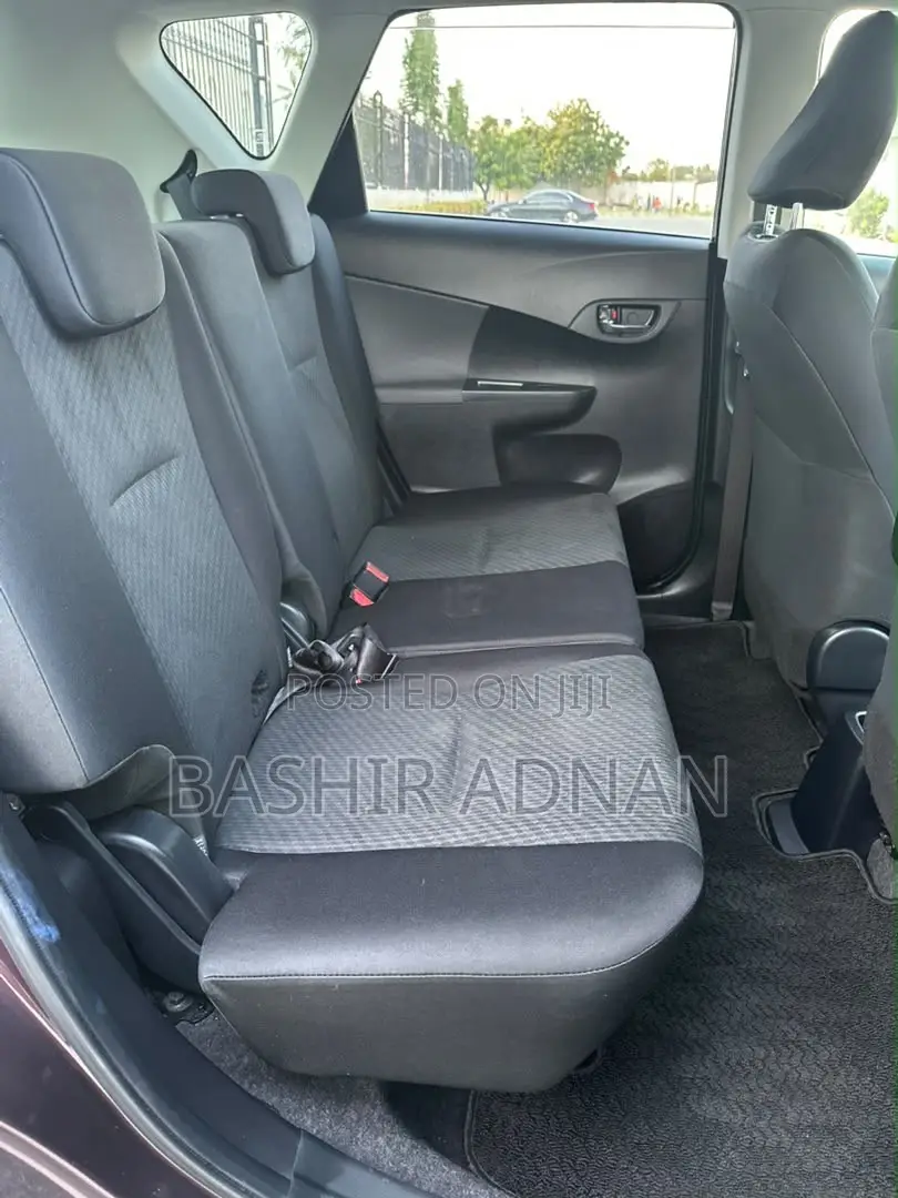 Toyota Ractis 1.5 FWD 2012 Maroon