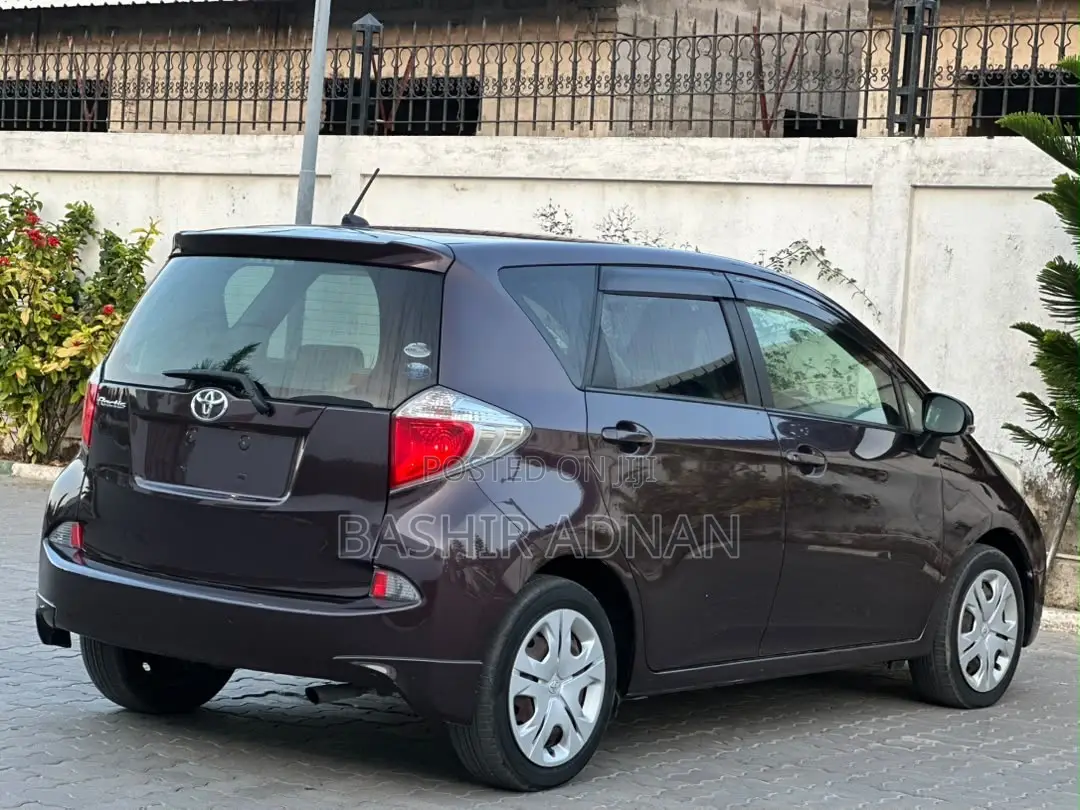 Toyota Ractis 1.5 FWD 2012 Maroon