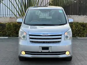 Toyota Noah 2.0 143hp AWD (7 Seater) 2009 Silver