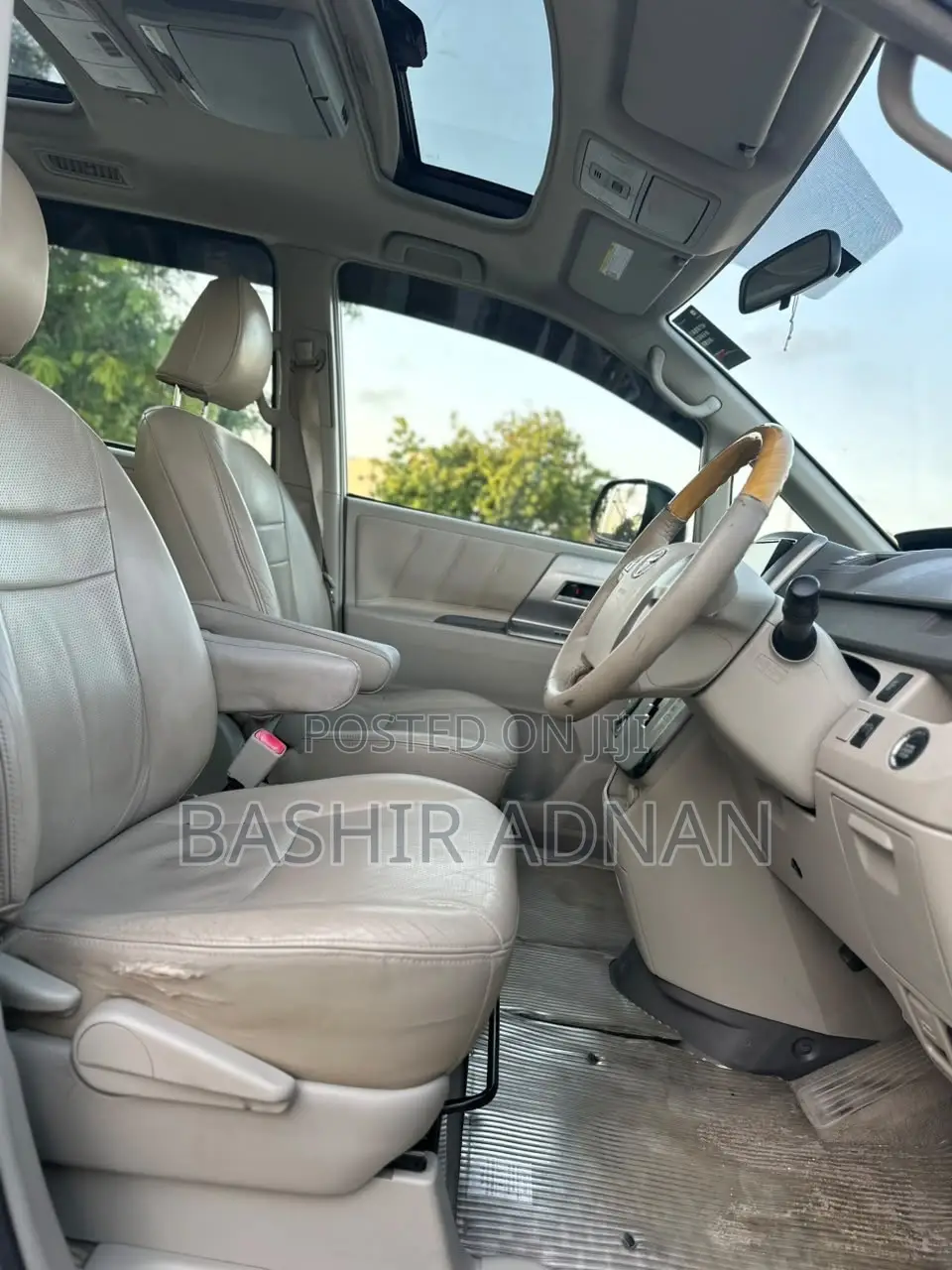 Toyota Noah 2.0 143hp AWD (7 Seater) 2009 Silver