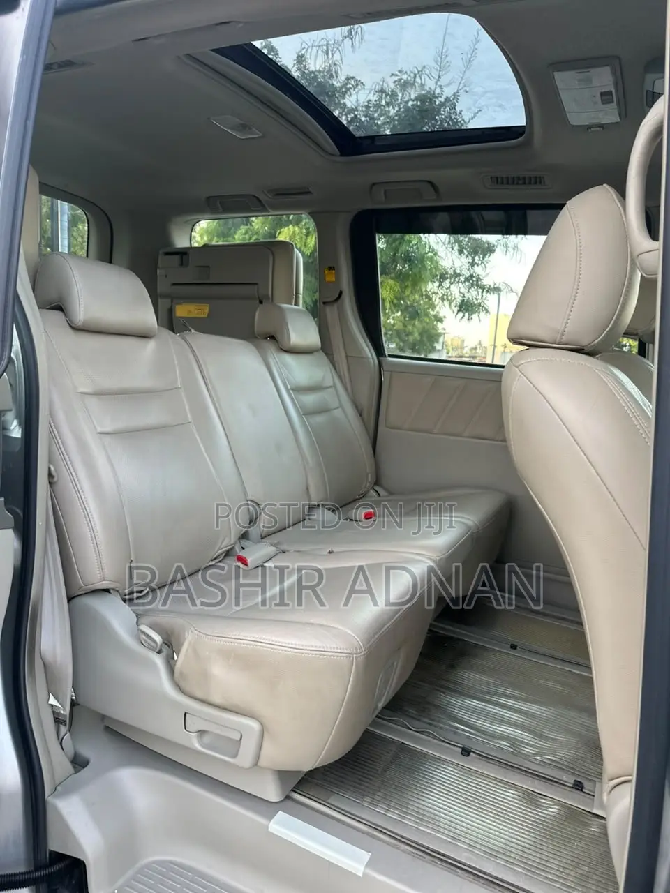 Toyota Noah 2.0 143hp AWD (7 Seater) 2009 Silver