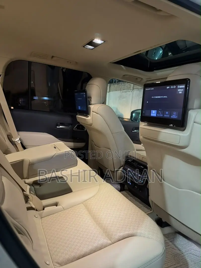 Toyota Land Cruiser LC300 2024 Off white