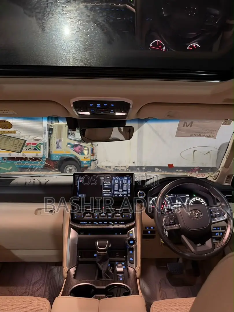 Toyota Land Cruiser LC300 2024 Off white