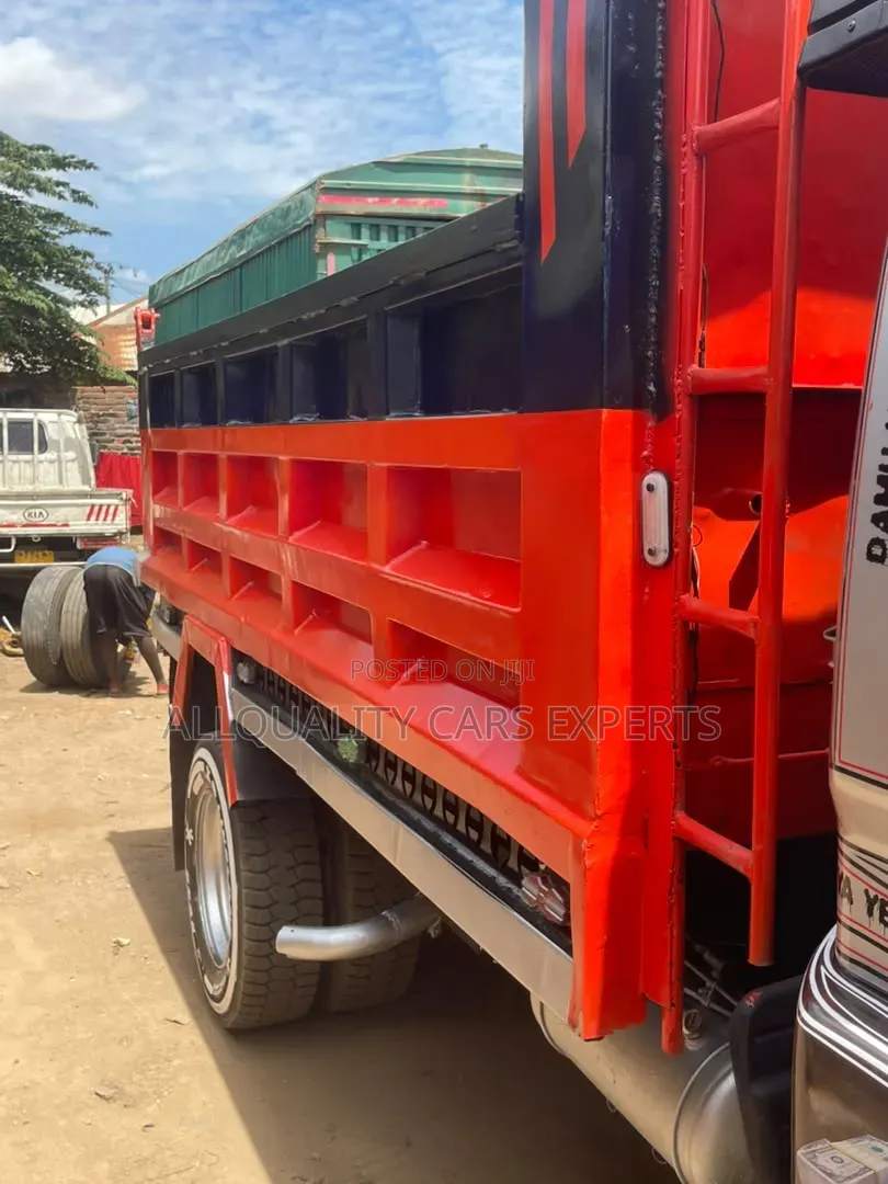 Fuso Tipper 6d17