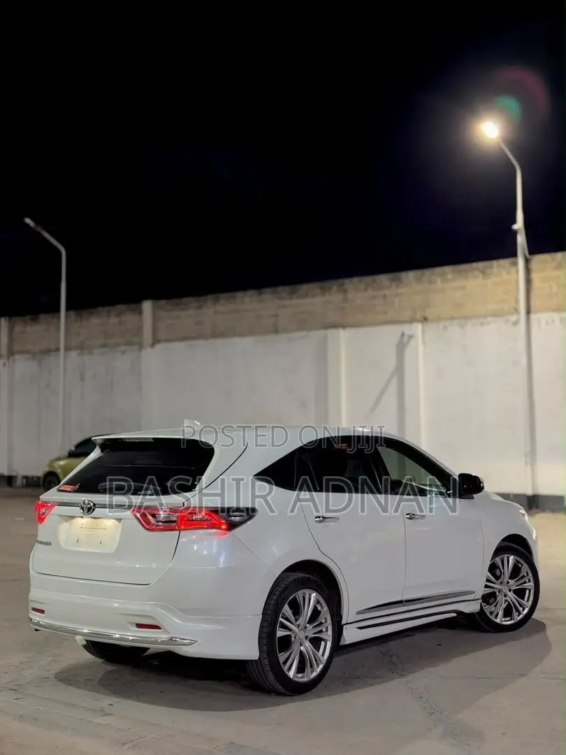 Toyota Harrier 2.0 2016 Pearl