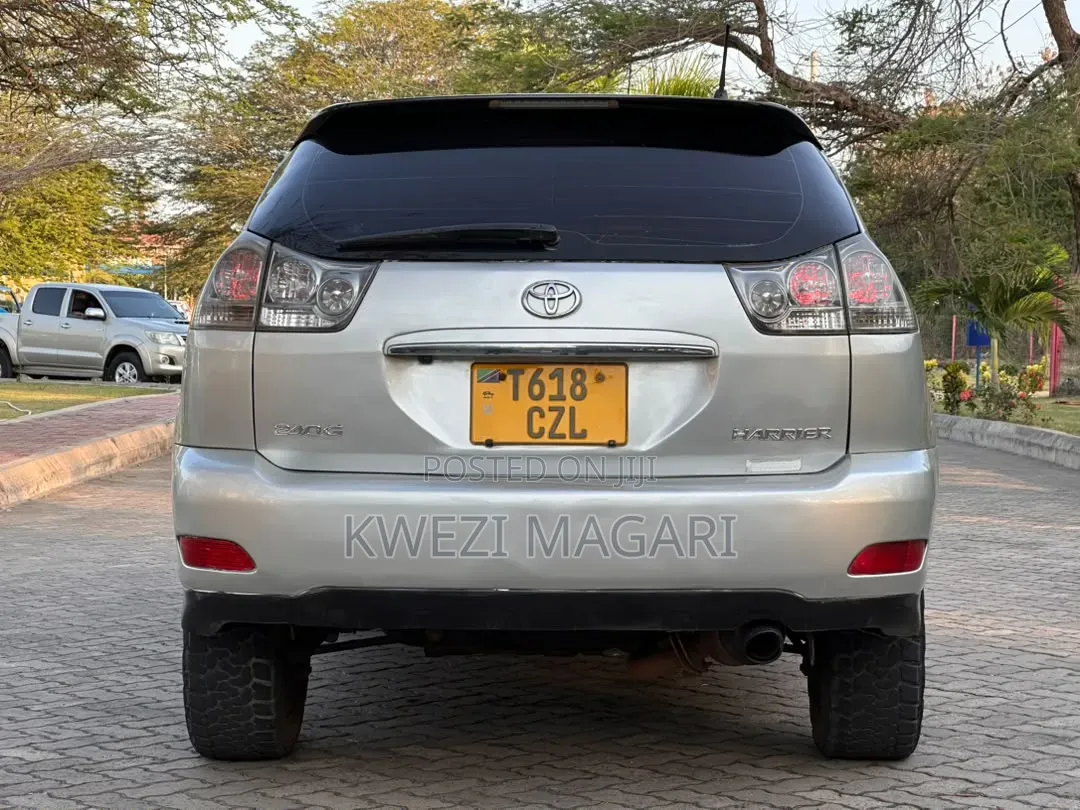 Toyota Harrier 2005 Silver