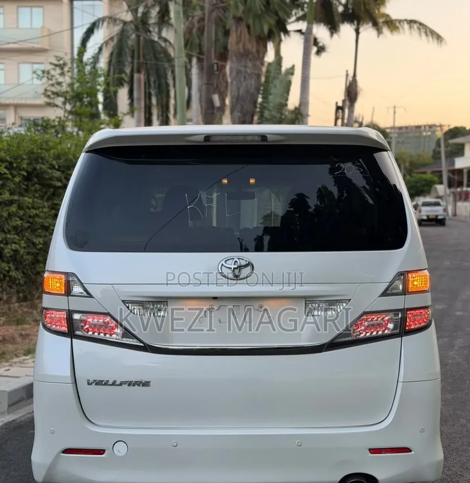 Toyota Vellfire 2011 White