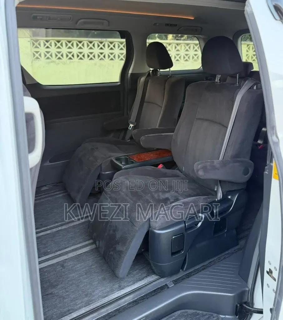 Toyota Vellfire 2011 White
