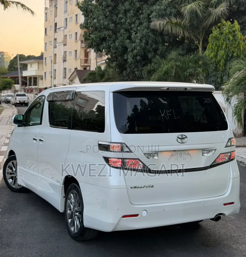 Toyota Vellfire 2011 White