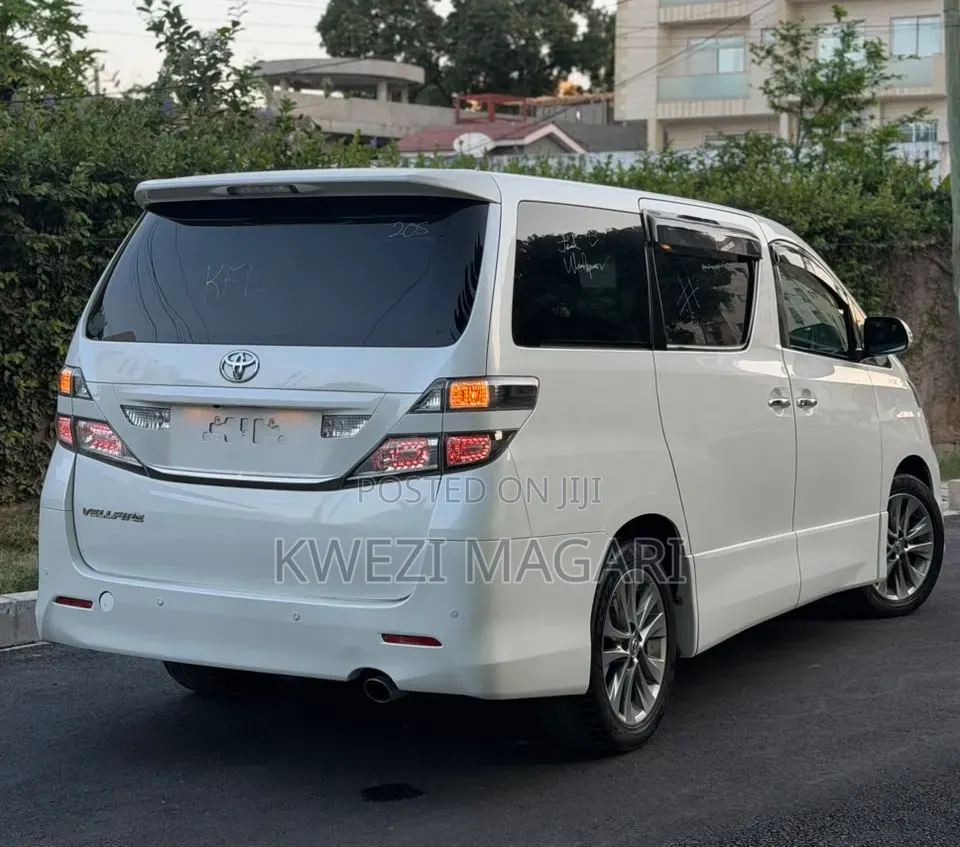 Toyota Vellfire 2011 White