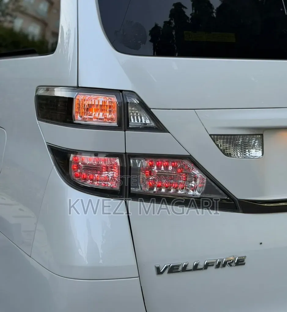 Toyota Vellfire 2011 White