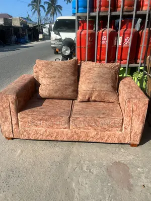 Sofa Used La Watu Wawili Lina Fiber Na Spring Nzur Mno