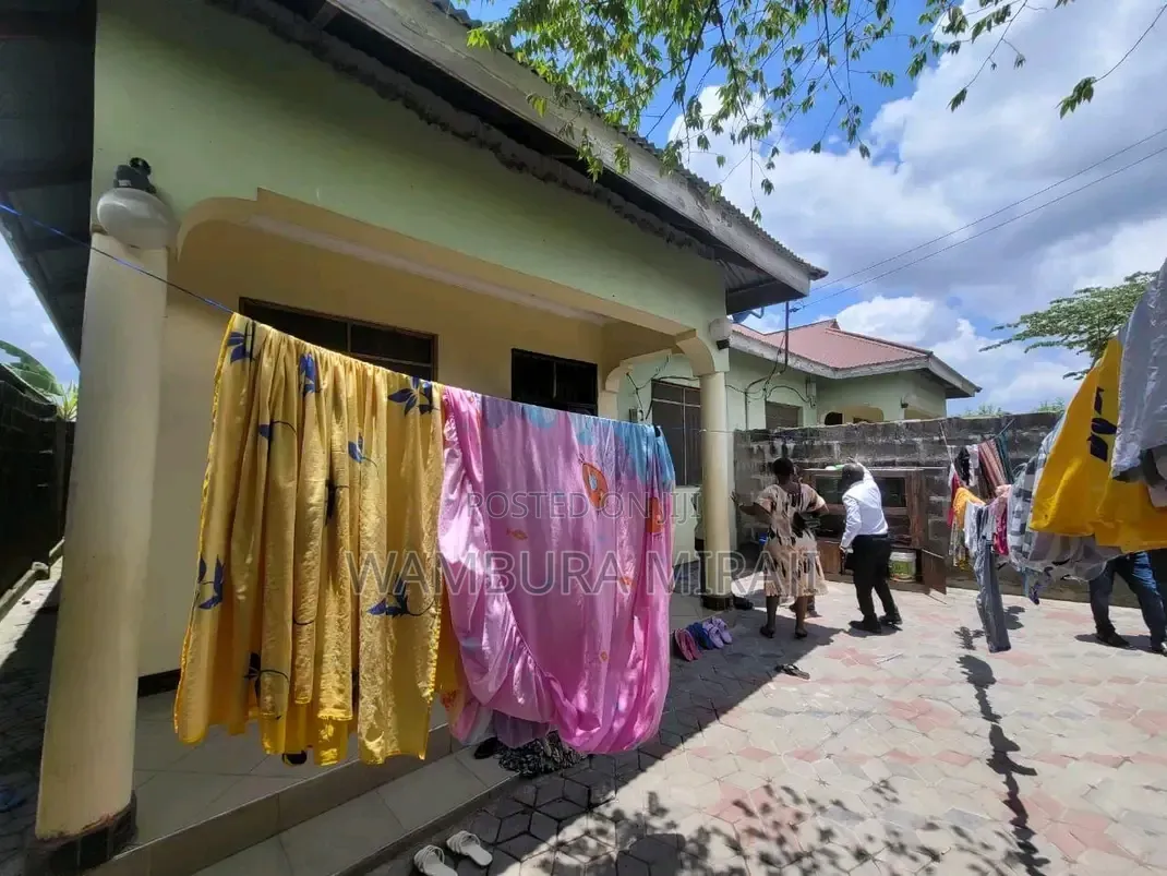 Furnished 6bdrm Block of Flats in Nyumba, Ukonga for sale