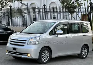 Toyota Noah 2.0 143hp AWD (8 Seater) 2009 Silver