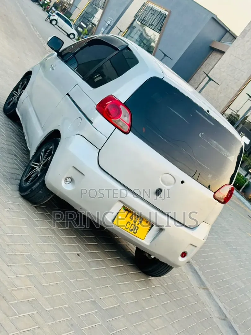 Toyota Porte 1.3 FWD 2004 Silver