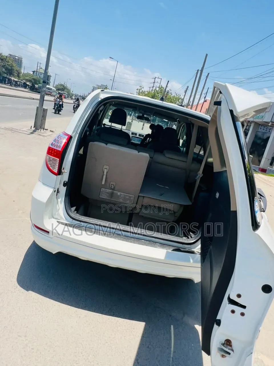 Toyota Vanguard 2009 White