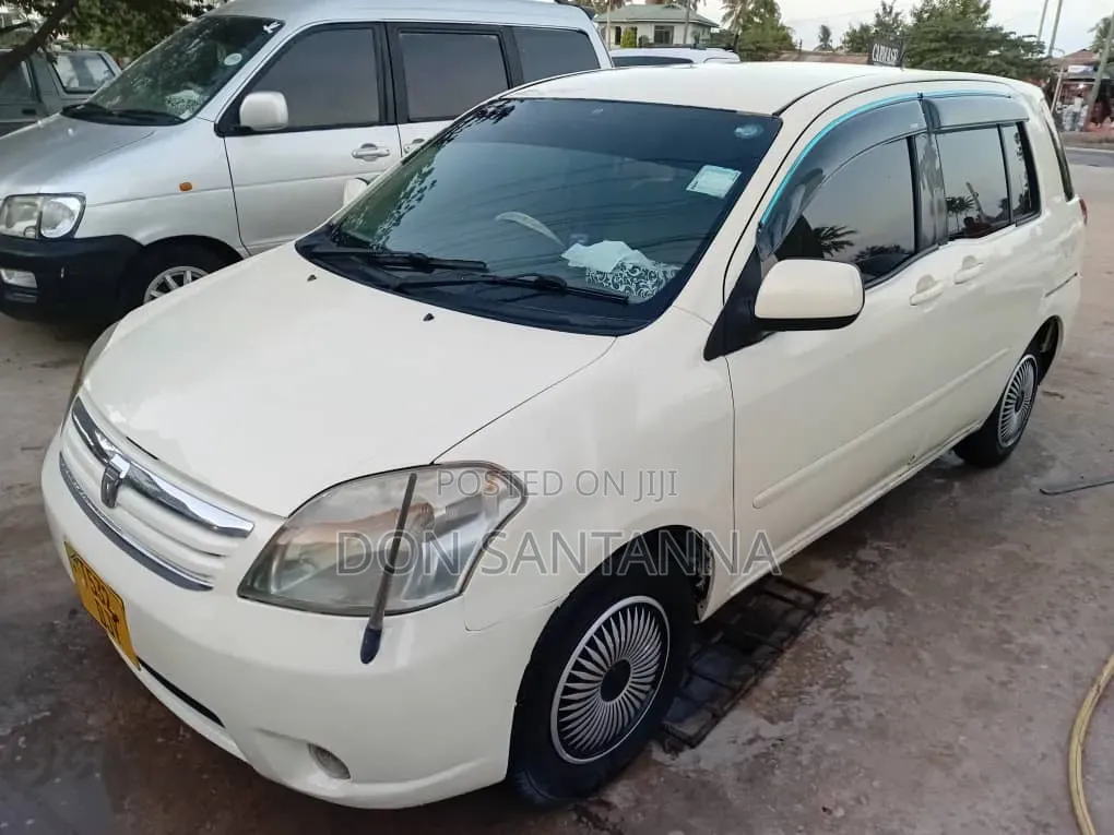 Toyota Raum 2004 White