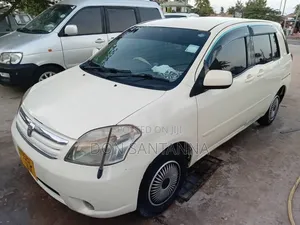 Toyota Raum 2004 White