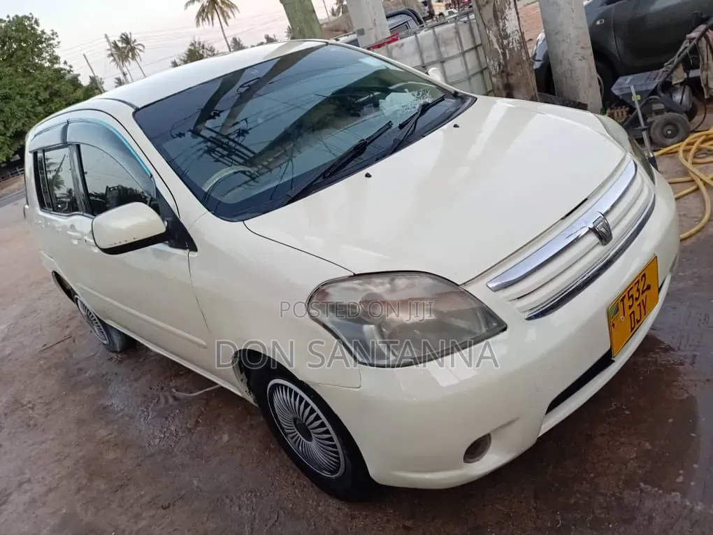 Toyota Raum 2004 White