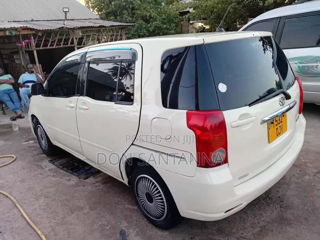 Toyota Raum 2004 White