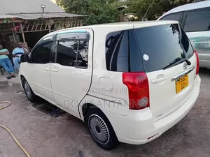 Toyota Raum 2004 White