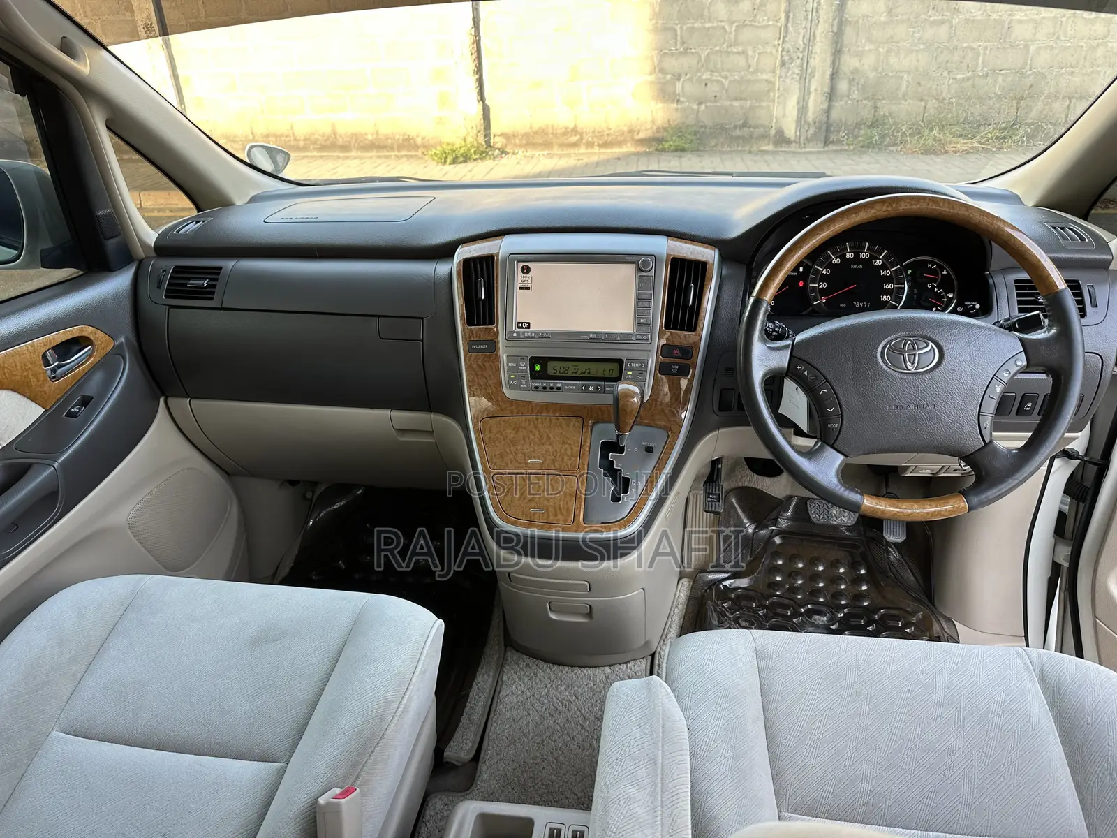 Toyota Alphard 2.4 Petrol FWD 2007 White